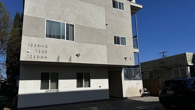 Building Photo - 1231 W 36th Pl