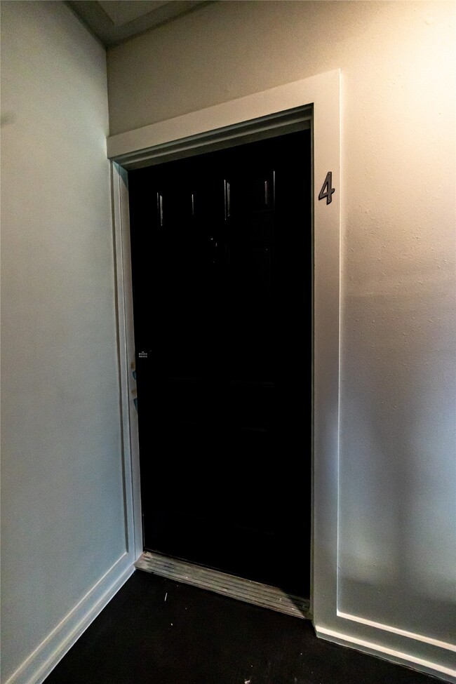 Building Photo - 102 Marsden St