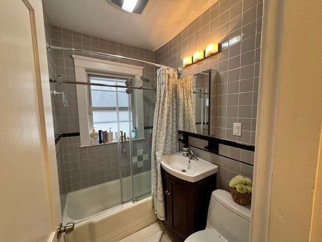 Building Photo - 27 Harriet St