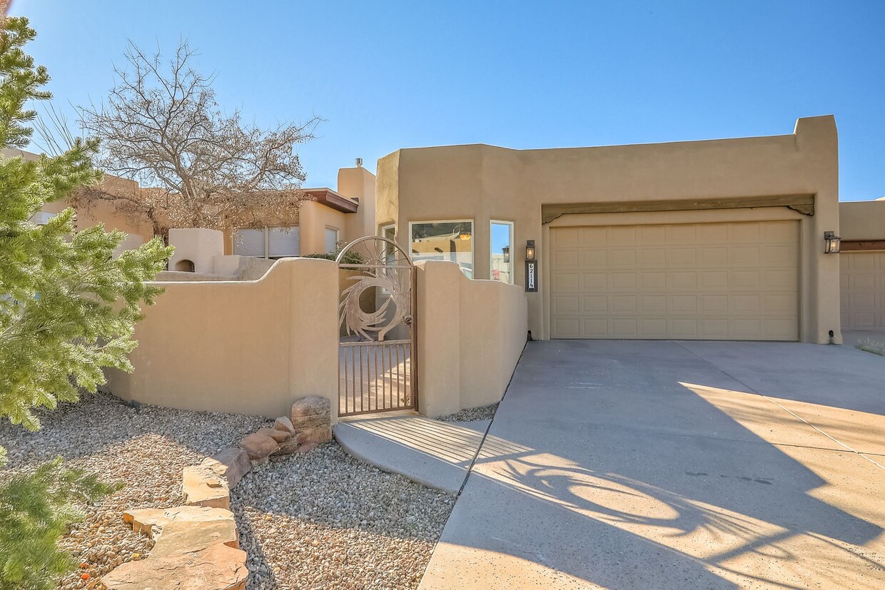 Foto principal - LONG TERM RENTAL in HIGH DESERT