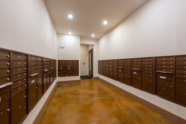 Foto del edificio - 2302 Ladbrook Dr