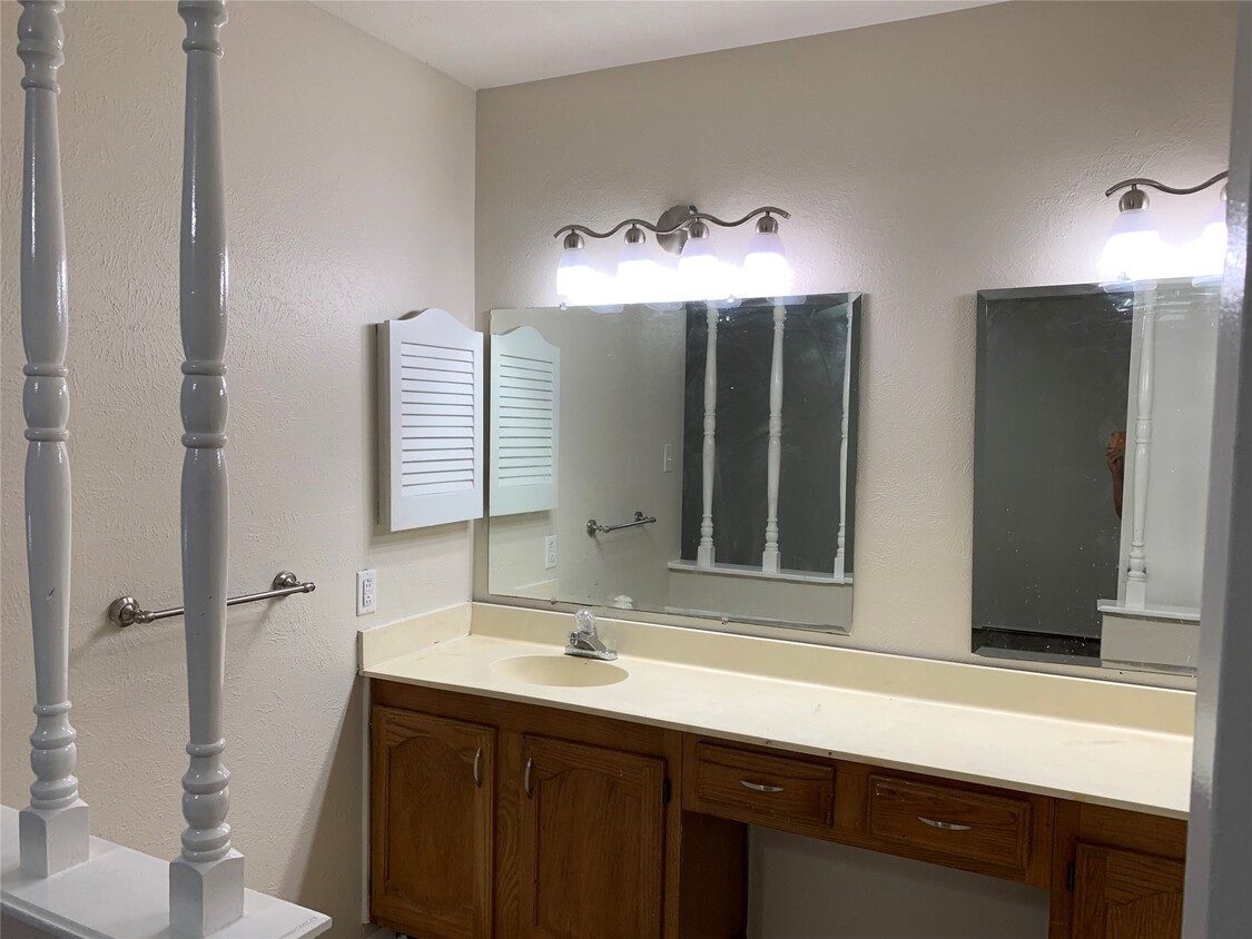 Building Photo - 6823 Blue Ridge Dr