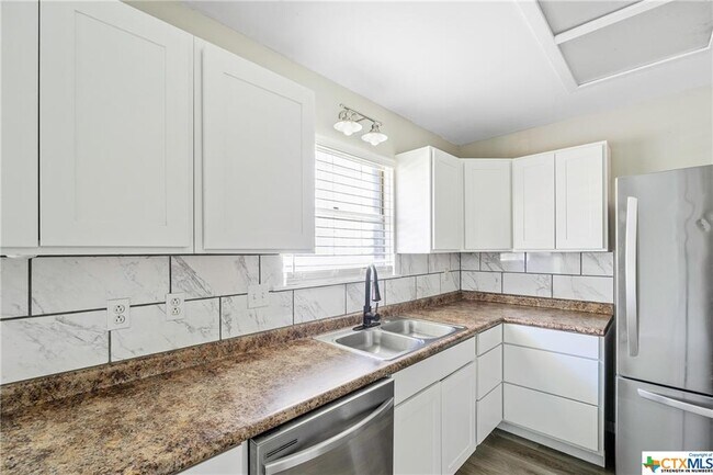 Foto del edificio - 1205 Pine Dr