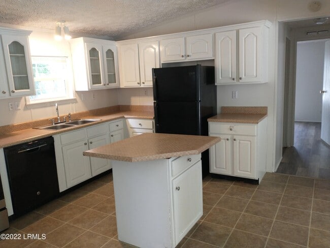 Building Photo - 48 Cleveland Dr