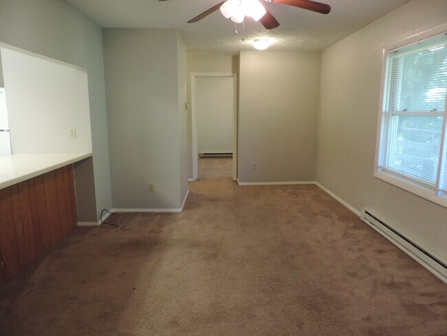 Building Photo - 4bd Lower Unit In Duplex Right Off New Market And Close To ASU