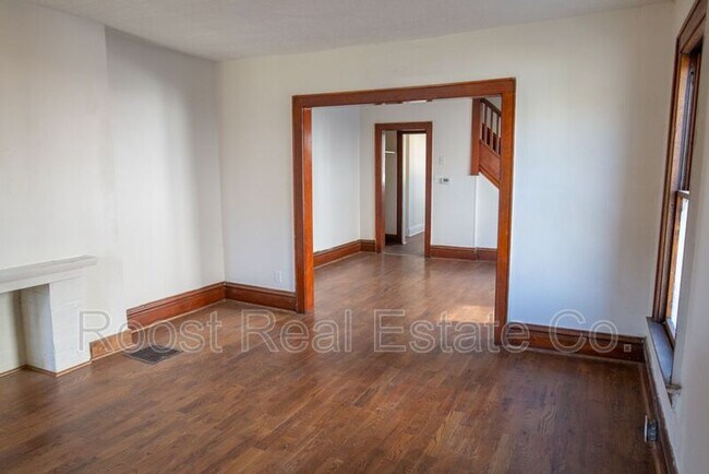 Building Photo - 949 E Whittier St