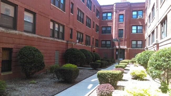 Building Photo - 5736 N Winthrop Ave