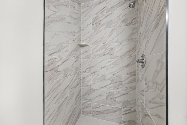 Building Photo - 2853-2855 CHOCTAW AVE