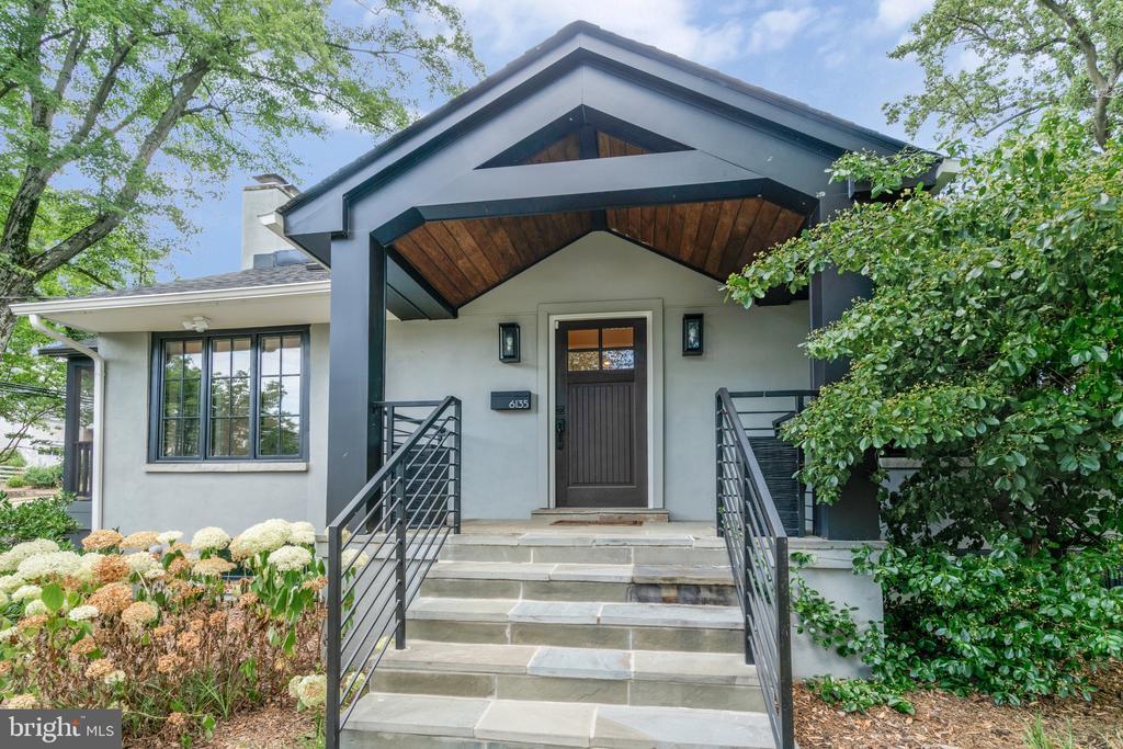 Foto principal - 6135 35th St N