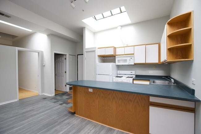 Building Photo - 655-655 Central