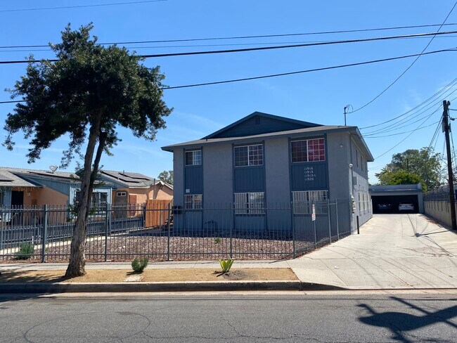 Building Photo - 11920 Willowbrook Ave