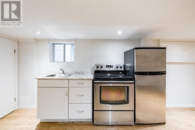 Building Photo - 574 Milverton Blvd