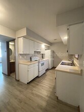 Building Photo - 300 N Clay St