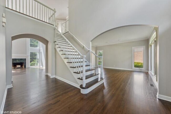 Building Photo - 5 bedroom in Kildeer IL 60047