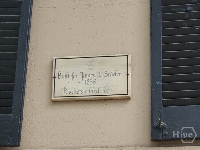 Foto del edificio - 208 E Jones St