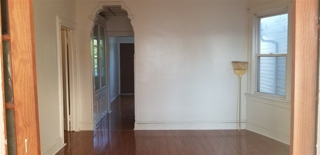 Foto del edificio - 180 Bartholdi Ave