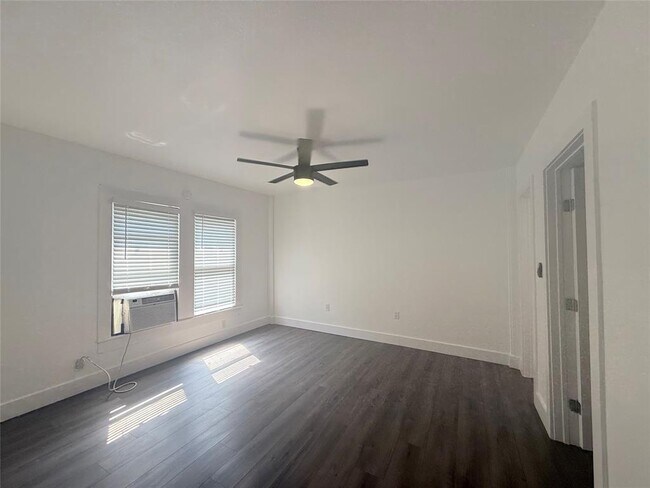 Building Photo - 126 Smith Ln