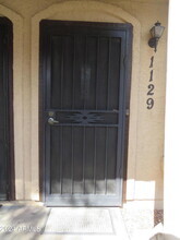 Building Photo - 921 W University Dr