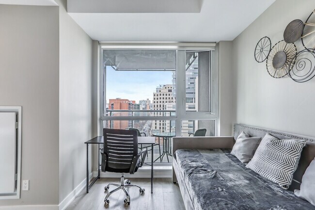 Building Photo - 203 Queen St W