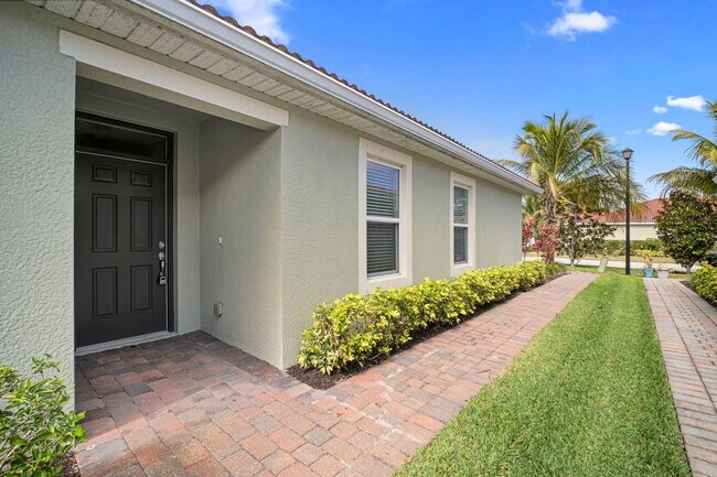 Building Photo - Stunning  2-bedr 2-bath+ Den/office home located in the desirable Lindsford in Fort Myers