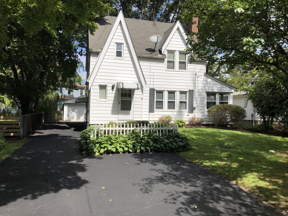 Foto principal - 12921 Chippewa Rd