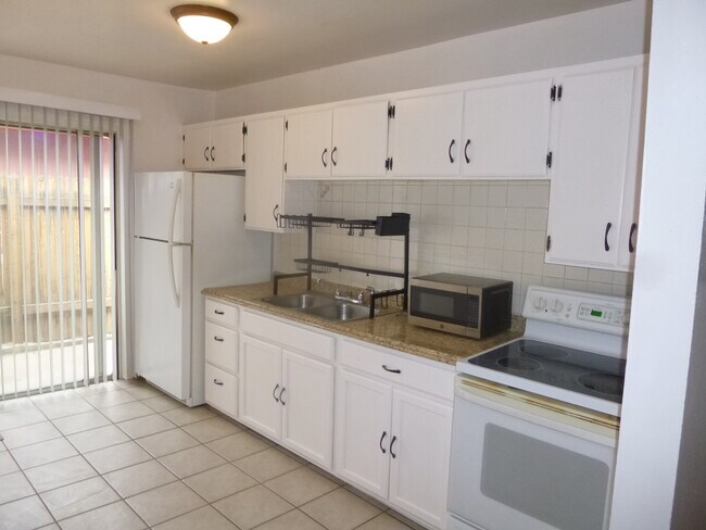 COCINA - 720 Miller Ct