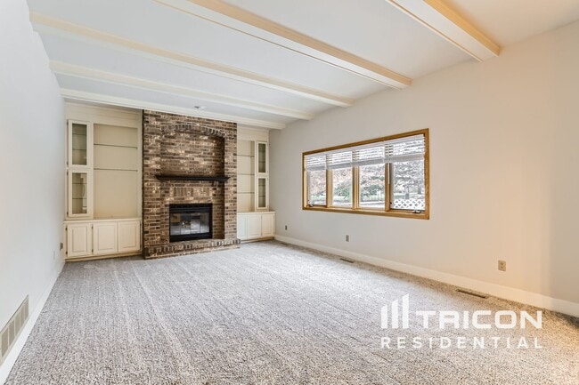 Foto del edificio - 17739 Kingsway Path