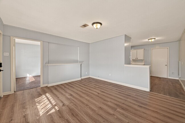 Foto del edificio - 5315 Bellfort Ave