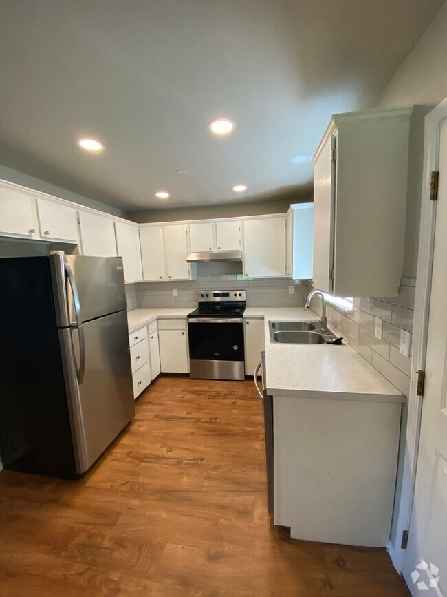 Building Photo - 3413 Cascade Loop
