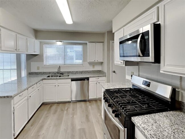 Building Photo - 8111 Silver Fir Dr
