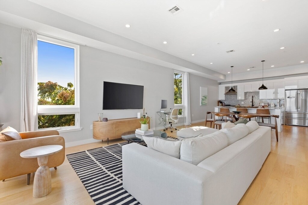 Foto principal - 243 Condor St