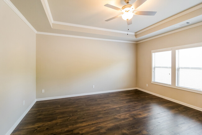 Building Photo - Lovely 3 Bedroom at Emery Place: Ashton Fl...