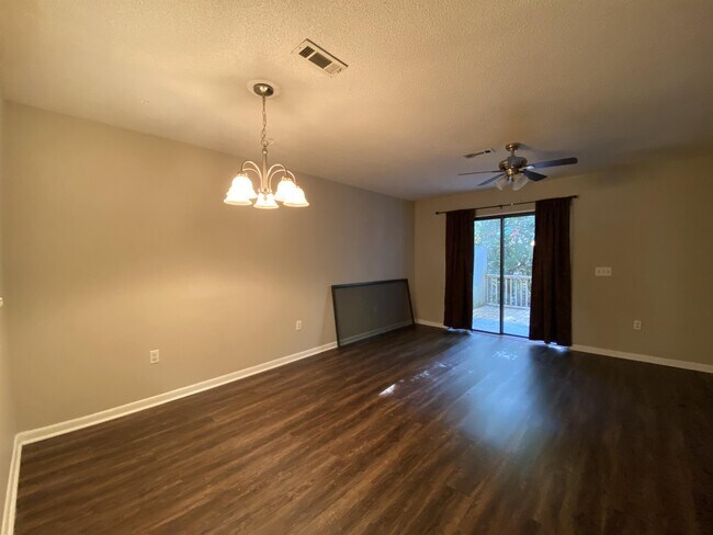 Building Photo - 137 Candlebrook Dr