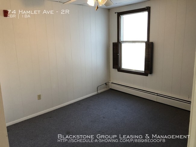 Foto del edificio - 74 Hamlet Ave
