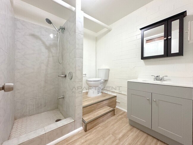 Foto del edificio - *PLEASE VIEW FULL AD FOR DETAILS* $500 1st...