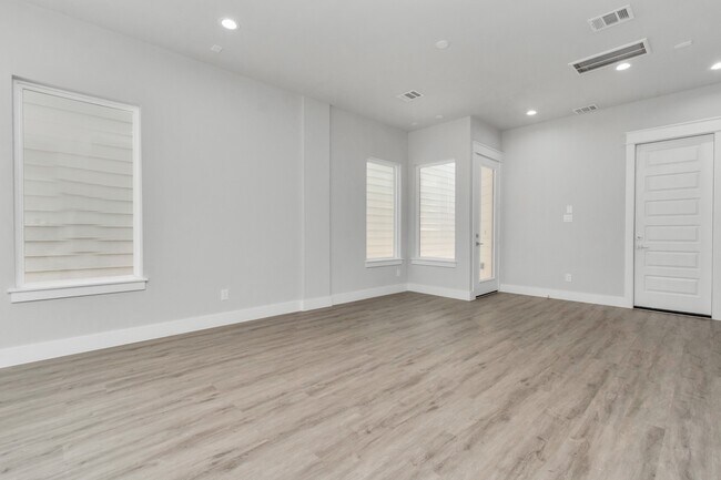 Foto del edificio - 5820 Burt St