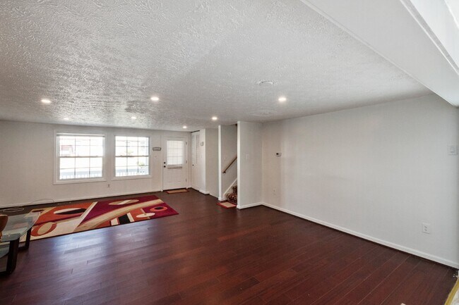 Foto del edificio - This beautiful well kept single-family hom...