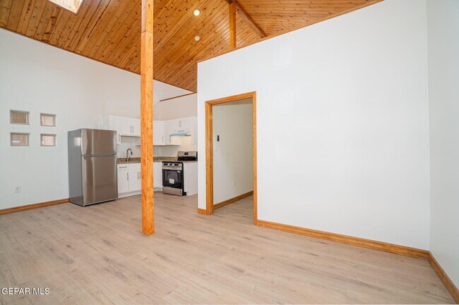 Foto del edificio - 404 W Overland Ave