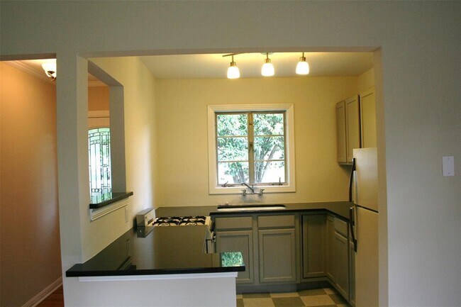 Building Photo - 5503 Avenue G