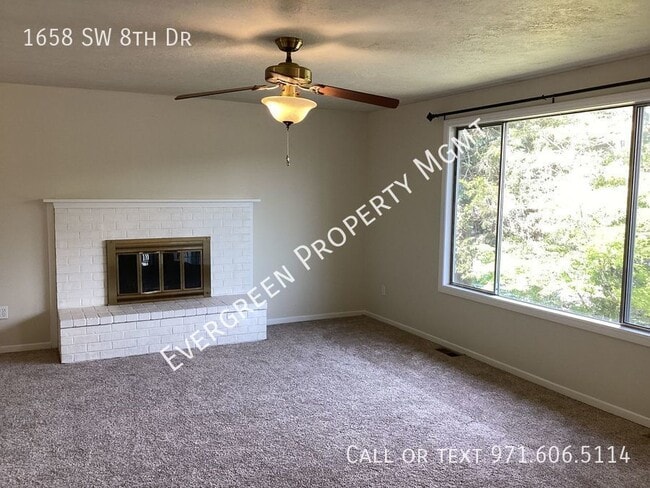 Building Photo - Fantastic 3 Bdrm, 2.5 Bath home- great nei...