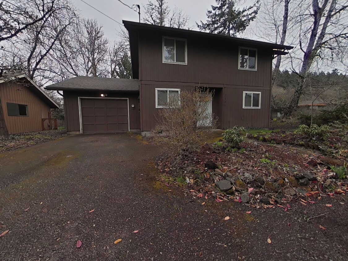 Primary Photo - House ~ Close to Timberhill ~ Pet Friendly