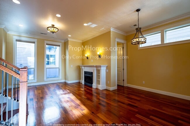 Building Photo - Gorgeous Humboldt Two Bedroom Townhouse In North Portland!
