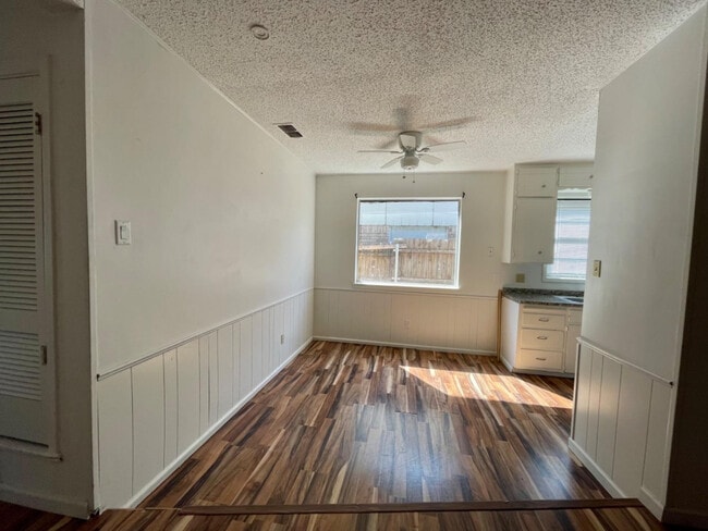 Foto del edificio - 610 N Elkhart Ave