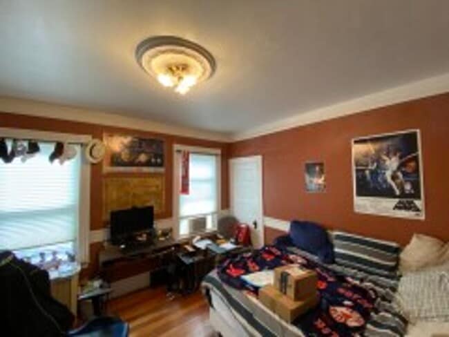 NEU 4 BR Apartment (in unit laundry!)- NO FEE - 9/1 - NEU 4 BR Apartment (in unit laundry!)- NO FEE - 9/1