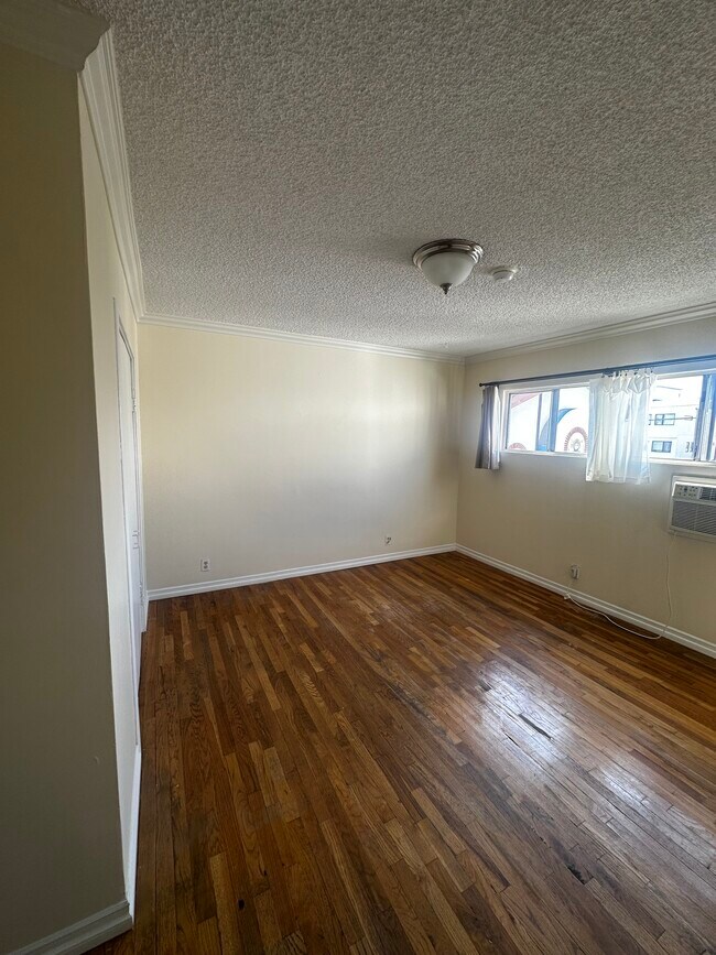 Dormitorio - 5853 Virginia Ave