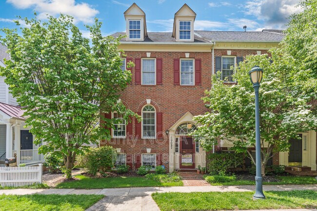 Foto del edificio - 1002 Reserve Champion Dr