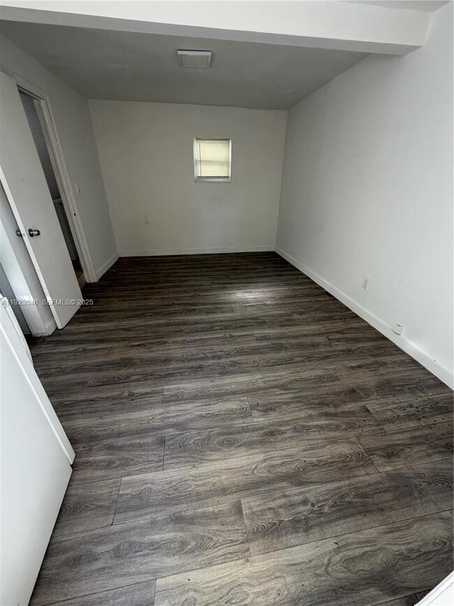 Foto del edificio - 2645 NW 21st Ave