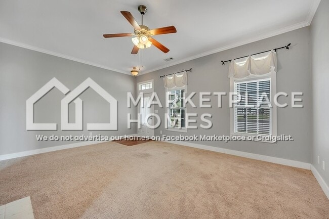 Foto del edificio - 4662 Nicholas Dr