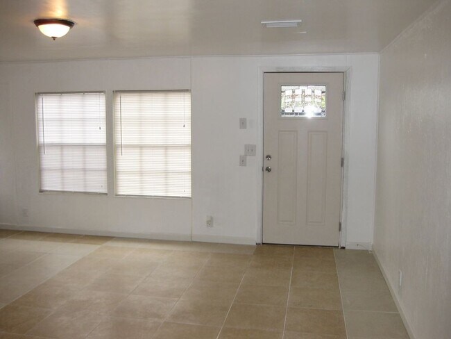 Foto del edificio - 7602 Sunwood Dr