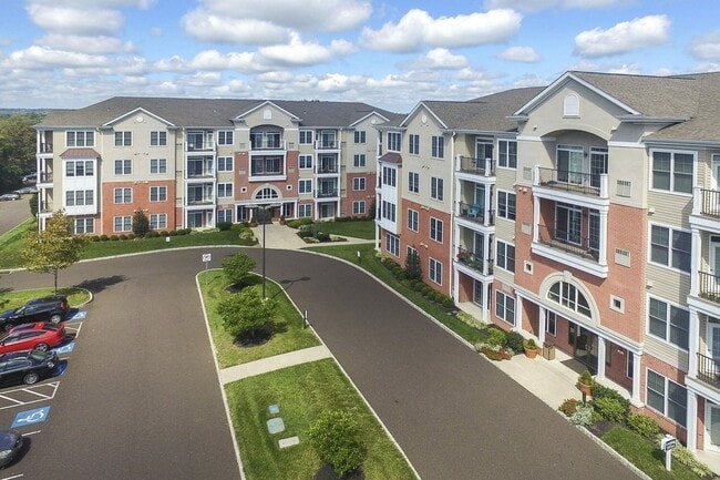 Premiere Apartments - DeKalb